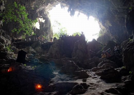 Dau Go cave in Halong bay