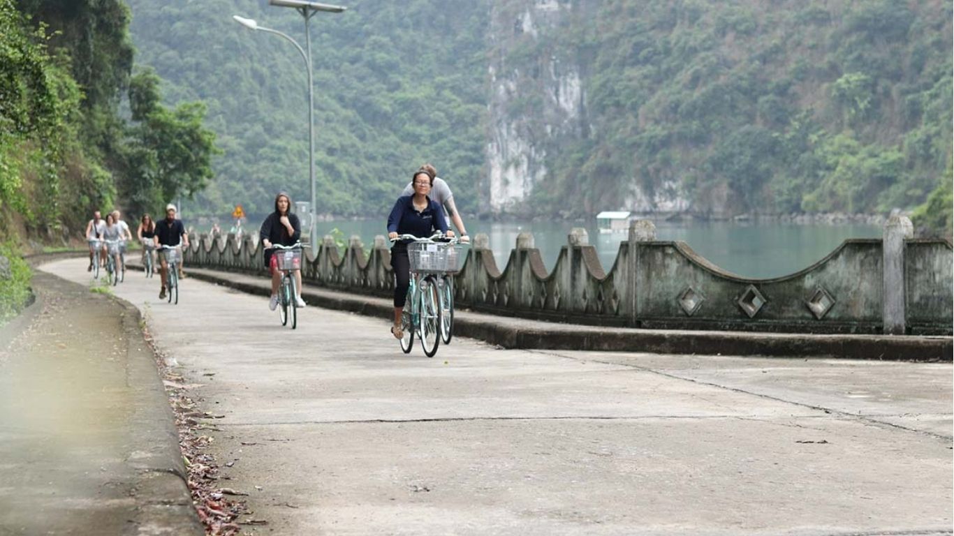 cycling in Viet Hai village