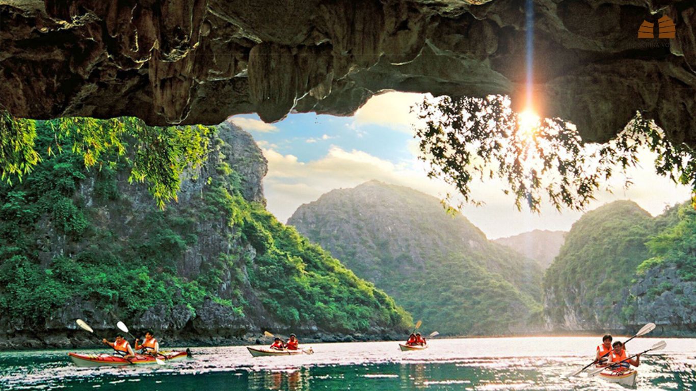 Kayaking in Lan Ha bay 