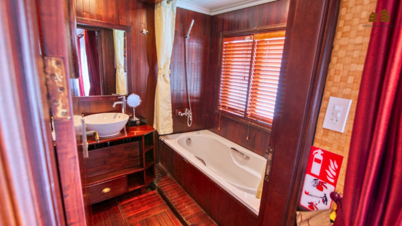 Bhaya Legend Cruise bathroom