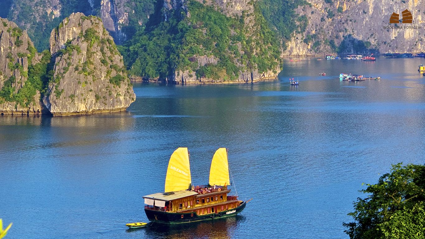 halong bay cruise in December